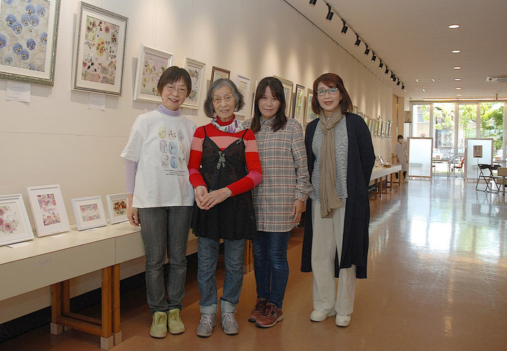 岐阜ハートセンター 便り : 「春らんまん ハルメク押し花アート展